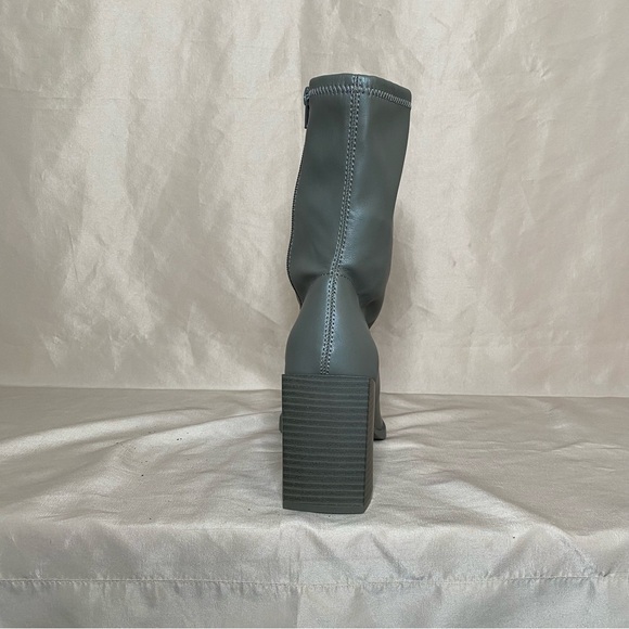 Oak + Fort 10 Gray Heeled Boots - Picture 4 of 14